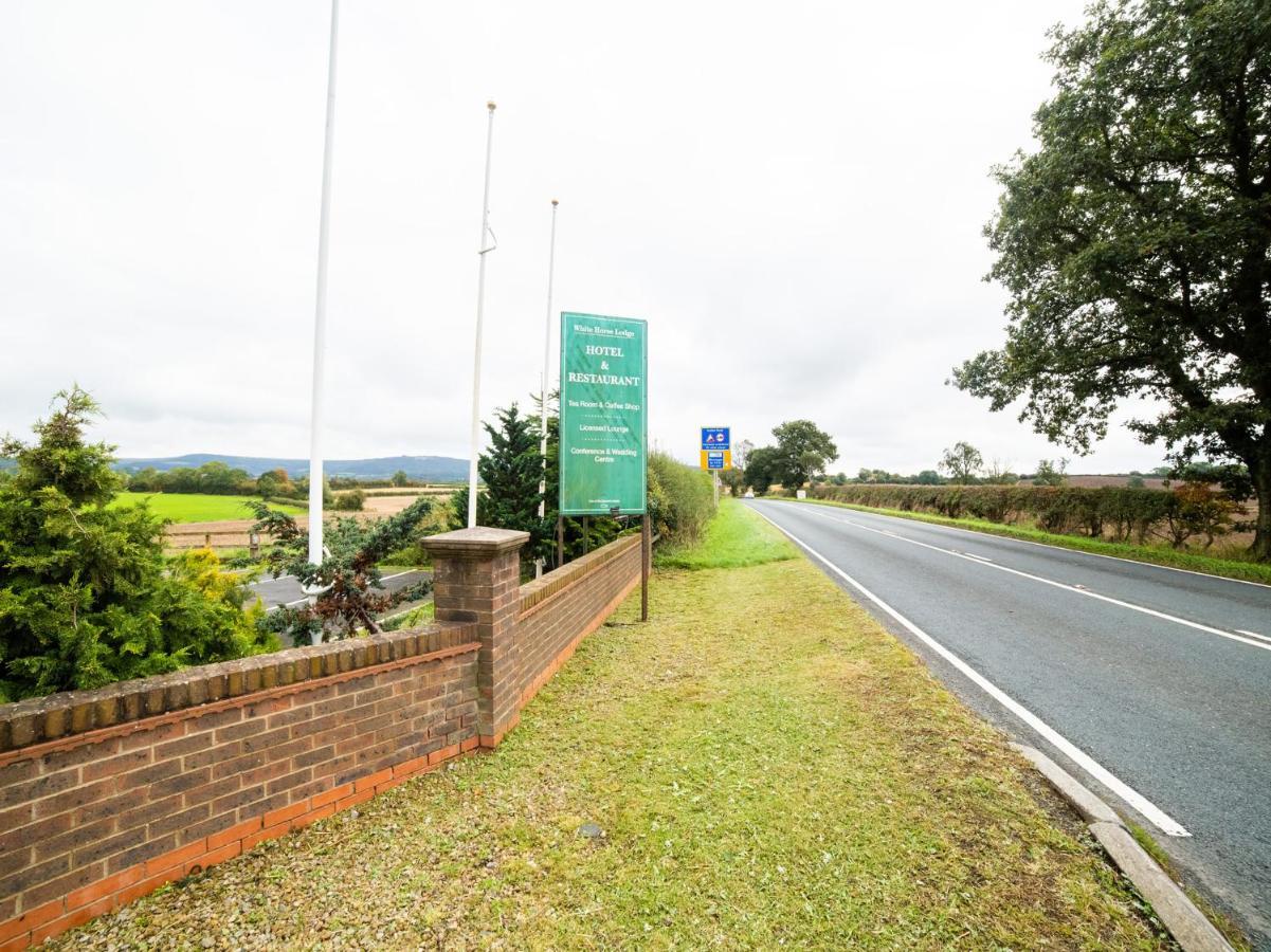 Oyo White Horse Lodge Hotel, East Thirsk Bagby Exterior foto